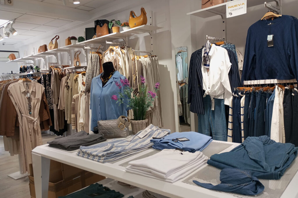 Bijoux, tu tienda de ropa de marca: Only y Jack & Jones - estilo urbano para todos en Santa Magdalena de Pulpis. Todo tipo de ropa urbana marca Only y Jack & Jones.